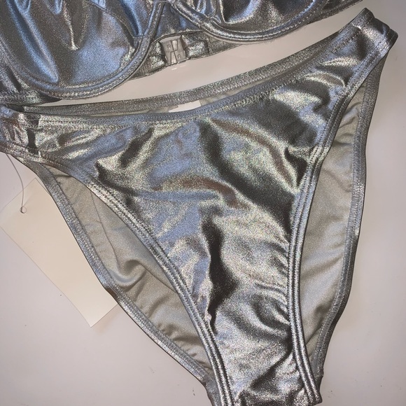 NWT Metallic Silver Underwire Style Bikini Set! - Picture 3 of 6